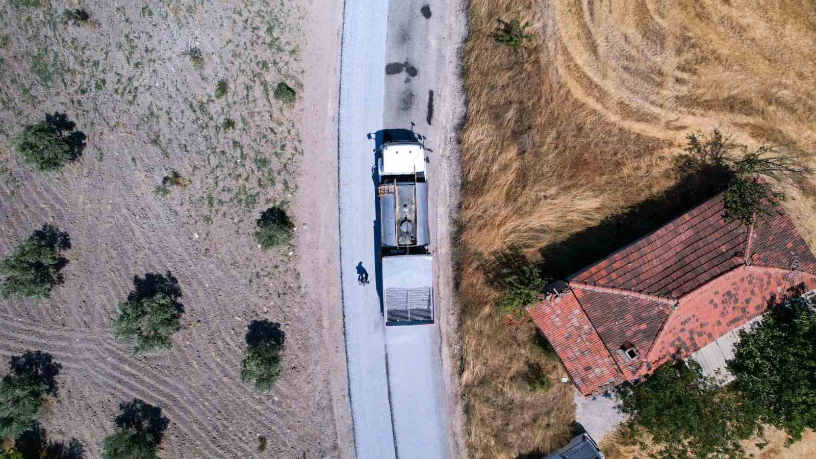 Soma’da mahalle yollarına ikinci kat asfalt atılıyor
