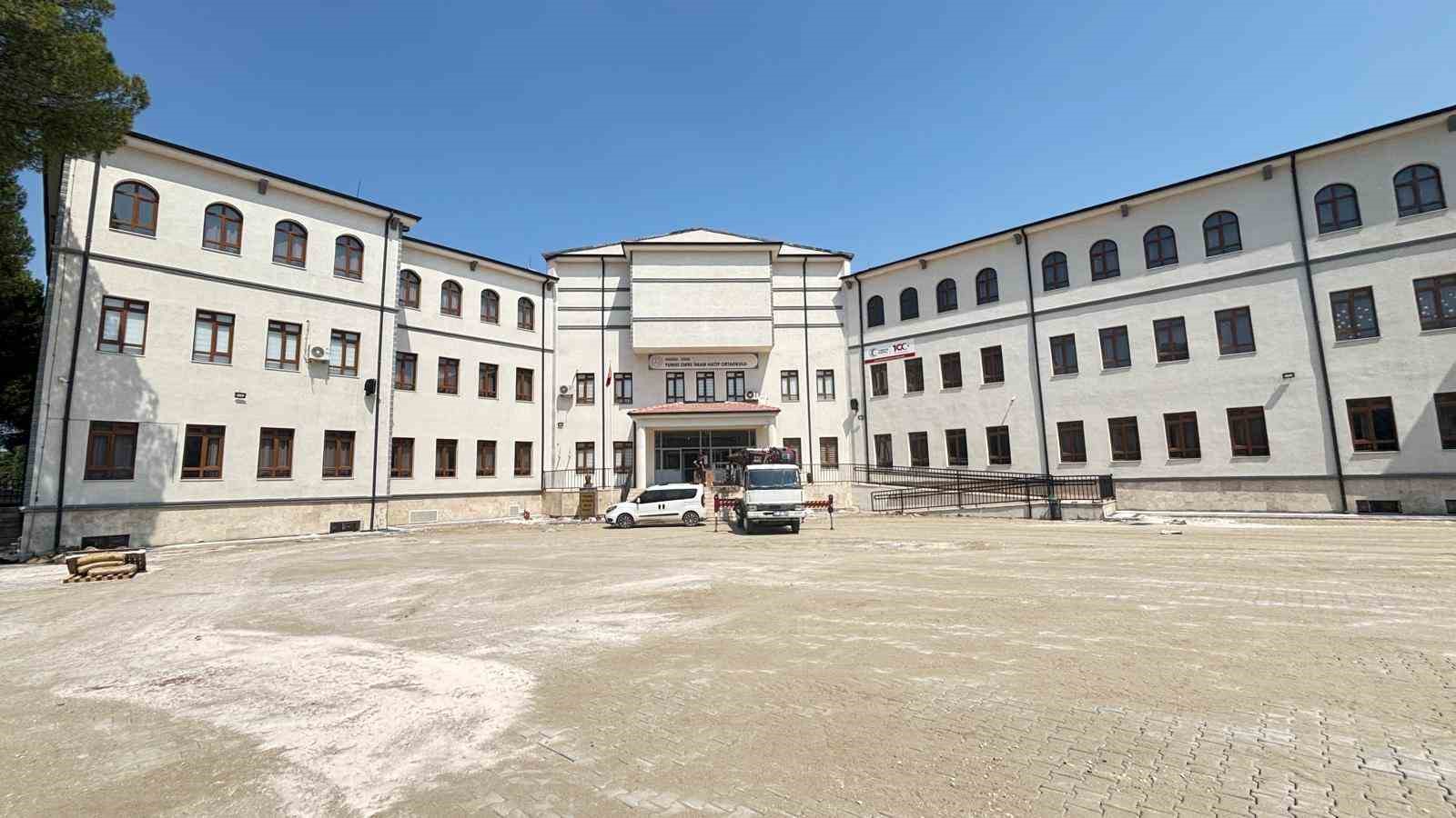 Manisa’da okullar yenileniyor