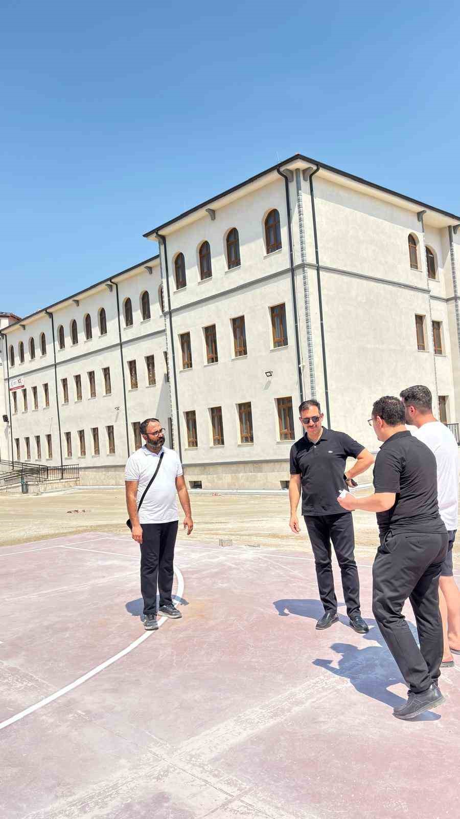 Manisa’da okullar yenileniyor
