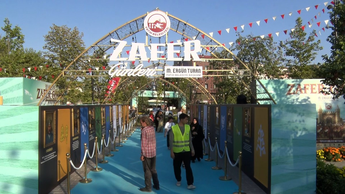 "Bir Milletin Zafer Günleri" etkinlikleri, Topkapı Kaleiçi Meydanı’nda başladı