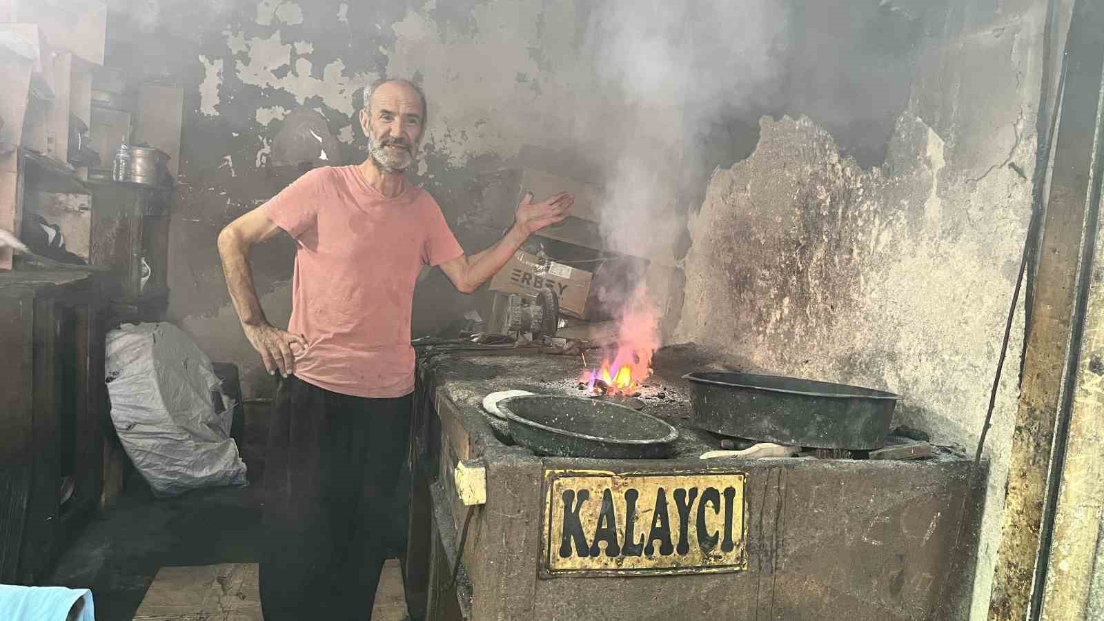 Hem kalaycı hem şair