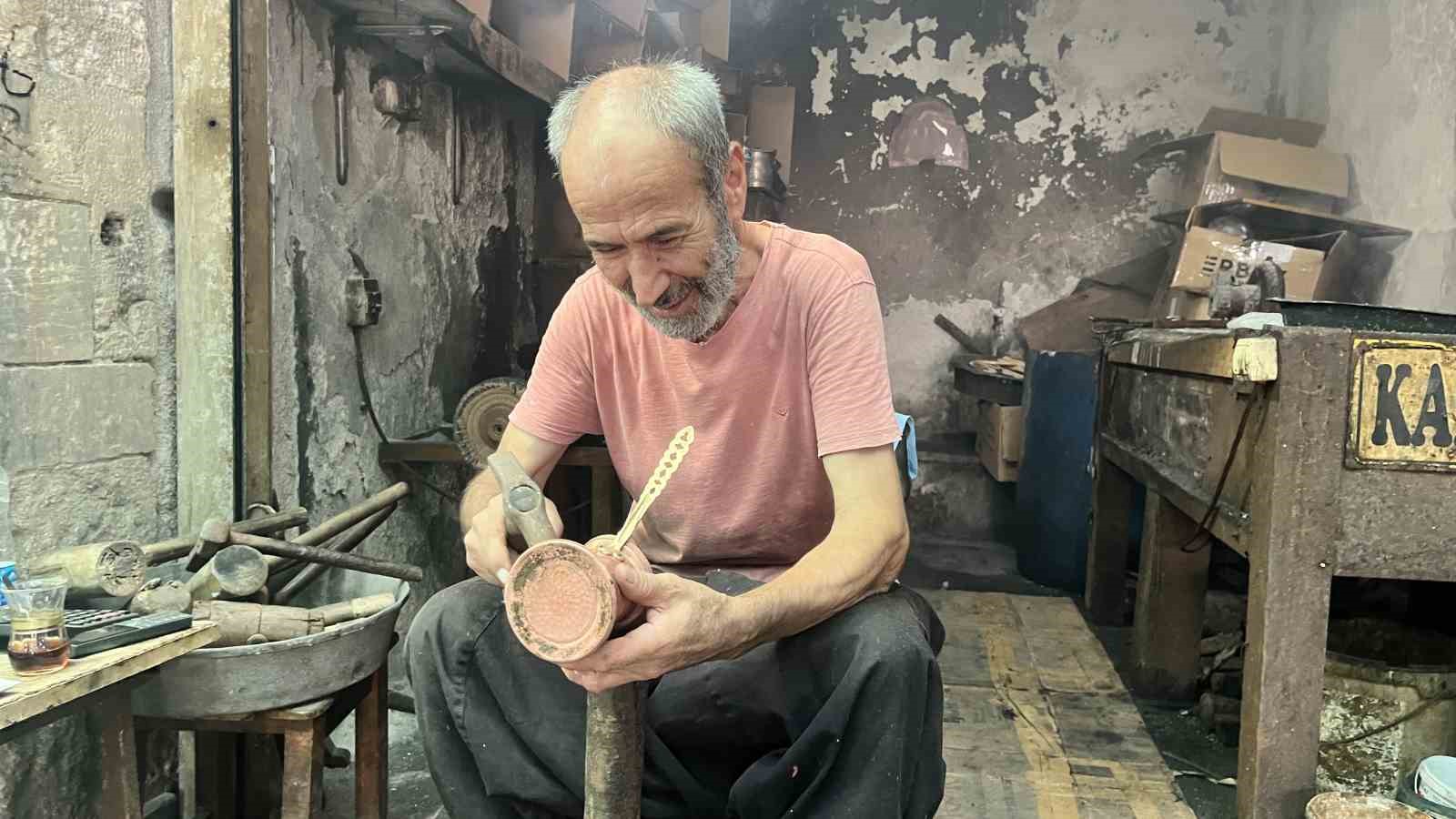 Hem kalaycı hem şair