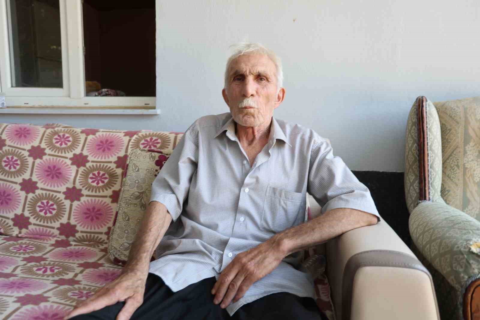 Yaşlı adama çarpıp hiçbir şey olmamış gibi yoluna devam etti
