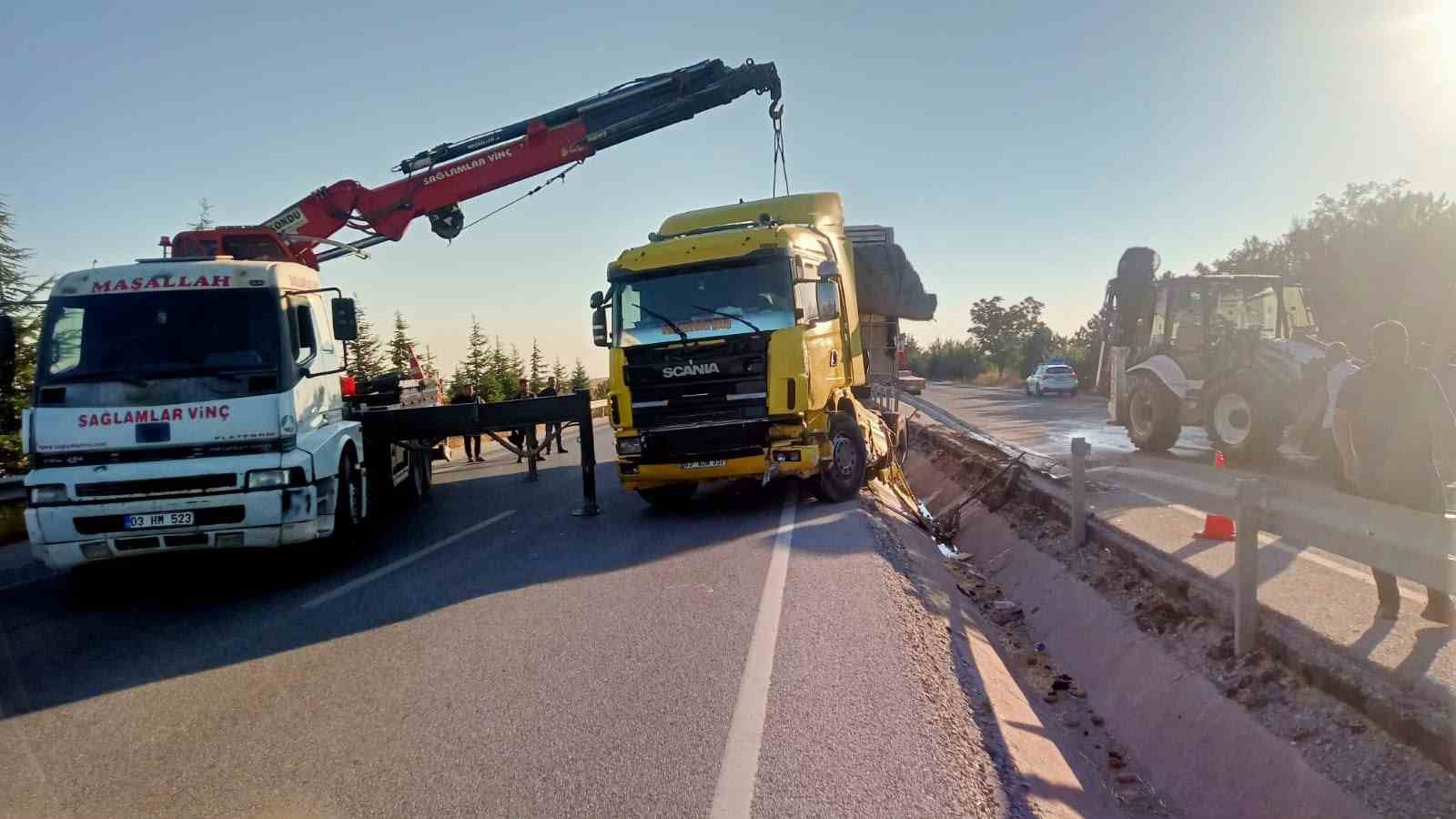 Patates yüklü tır devrildi: 30 ton patates ziyan oldu