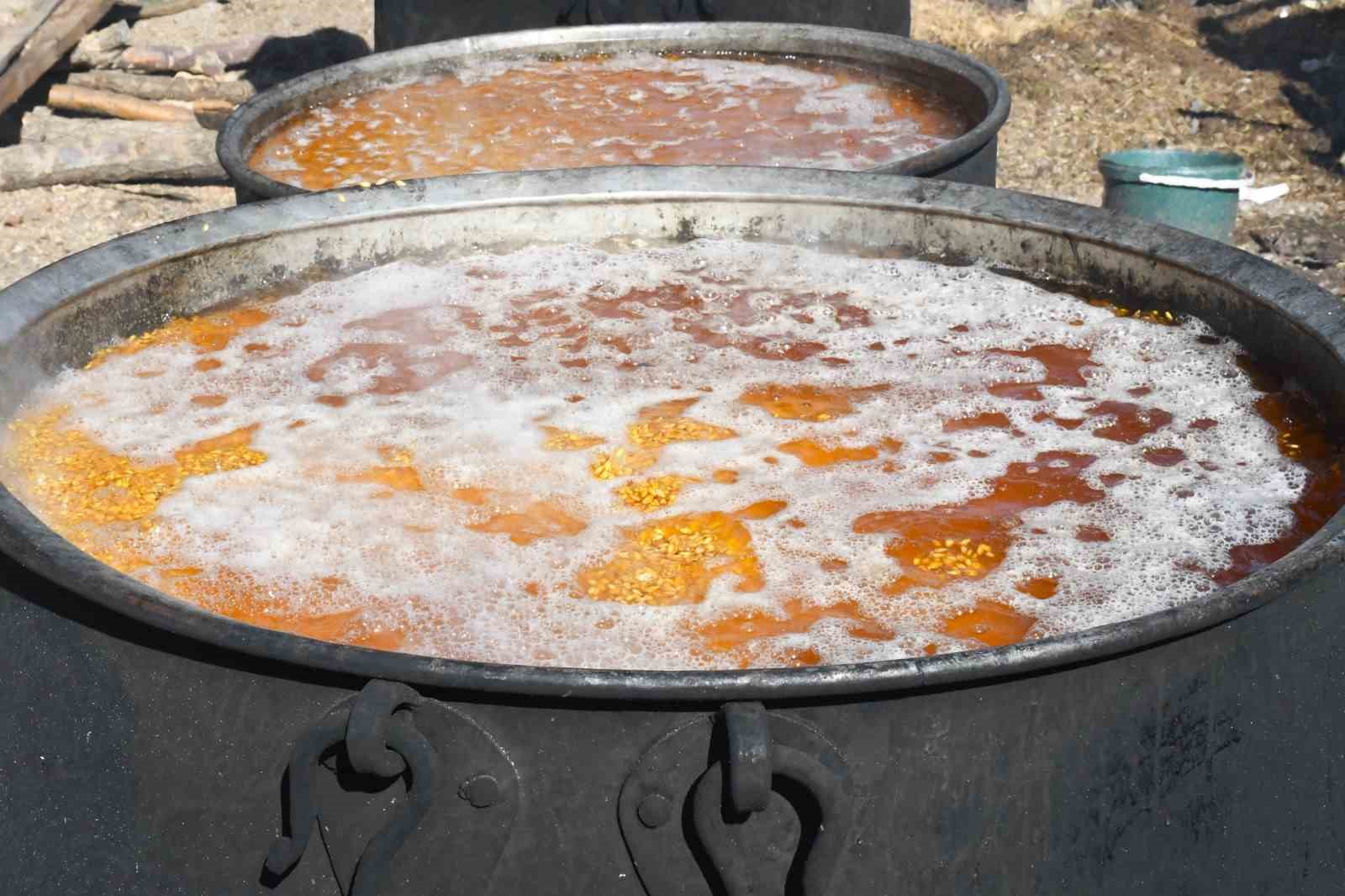 Anadolu sofralarının vazgeçilmezi bulgur için kazanlar kaynamaya başladı