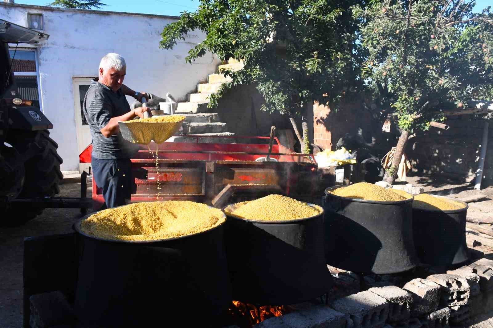 Anadolu sofralarının vazgeçilmezi bulgur için kazanlar kaynamaya başladı
