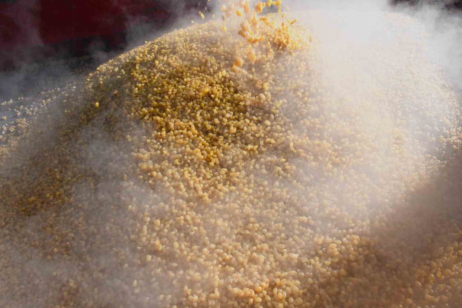 Anadolu sofralarının vazgeçilmezi bulgur için kazanlar kaynamaya başladı