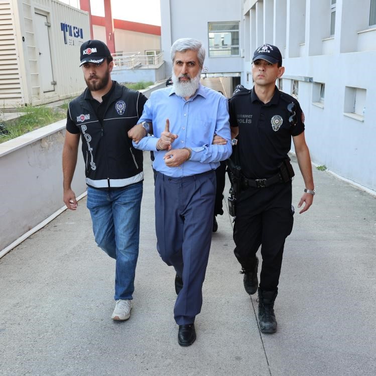 "Alparslan Kuytul Suç Örgütü" soruşturmasında aralarında Alparslan Kuytul ve eşinin de olduğu 35 şüpheli tutuklandı