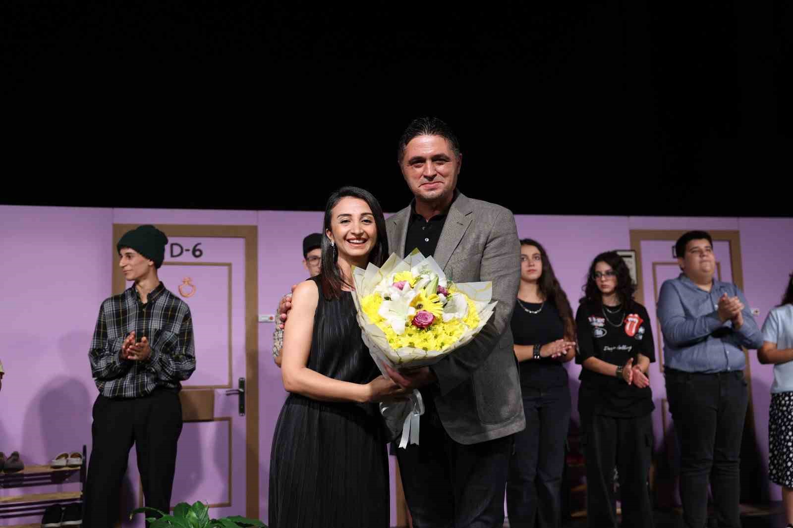 Aliağa Sanat Günleri’nde üçüncü hafta tiyatro ve müzikle renklendi