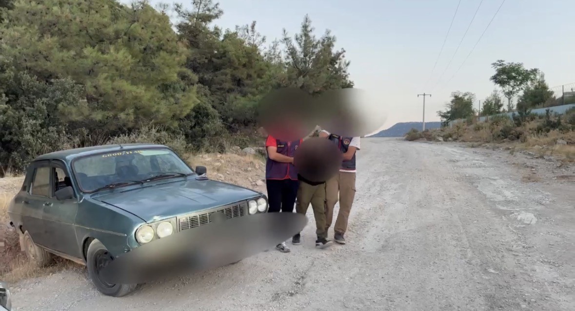 Denizli’de silah zoruyla genç kızın kaçırılma anlarına ait görüntüler ortaya çıktı