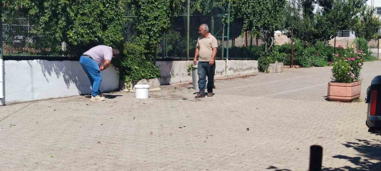Fatih Anadolu Lisesi’nde okulun bakım ve onarımı personelin emeğiyle yapılıyor
