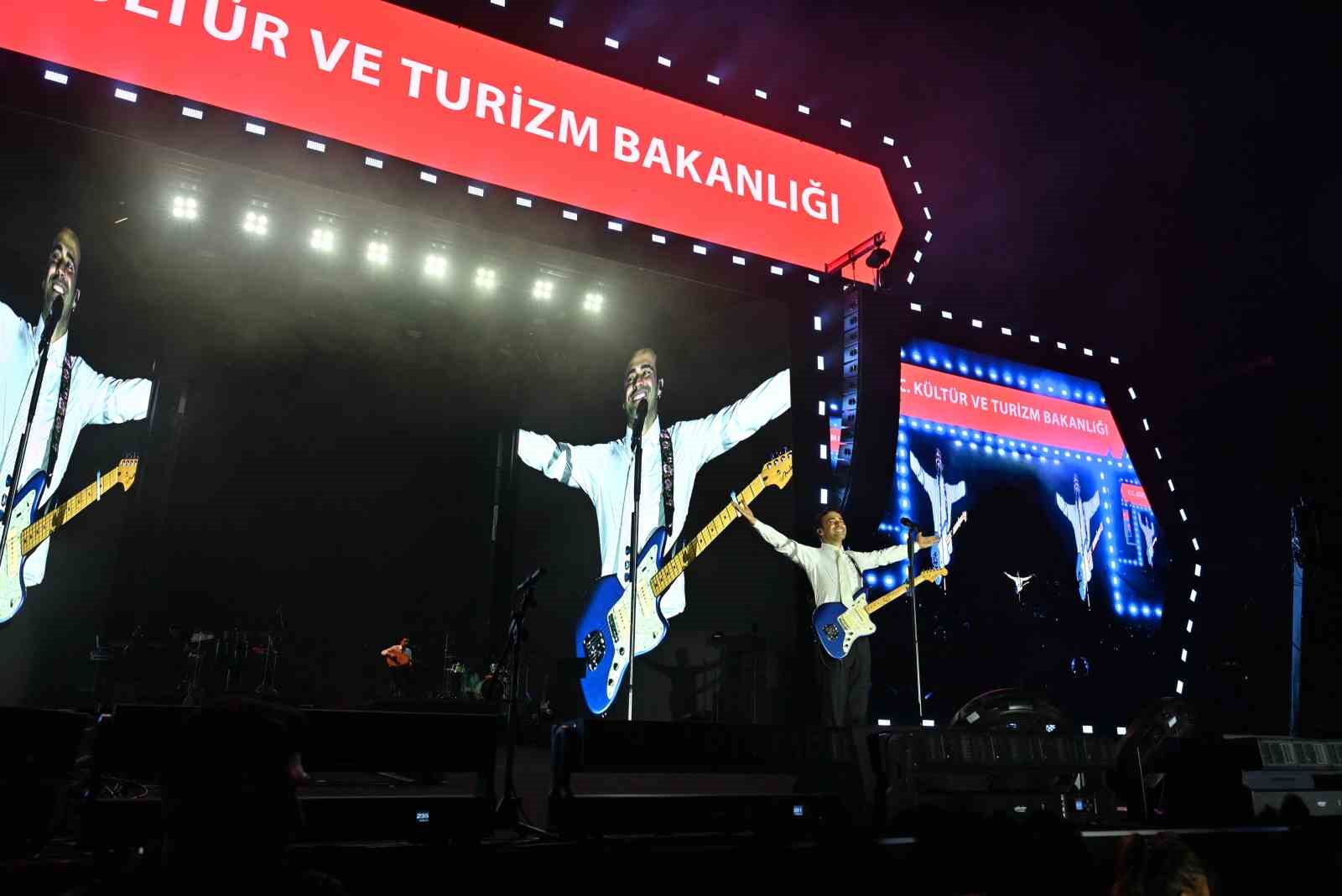 Kültür Yolu Festivali’nde Mert Demir konseri
