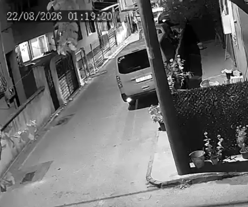 Boşanma aşamasındaki eşine ateş açtı, olay yerinden yürüyerek ayrıldı: O anlar kamerada