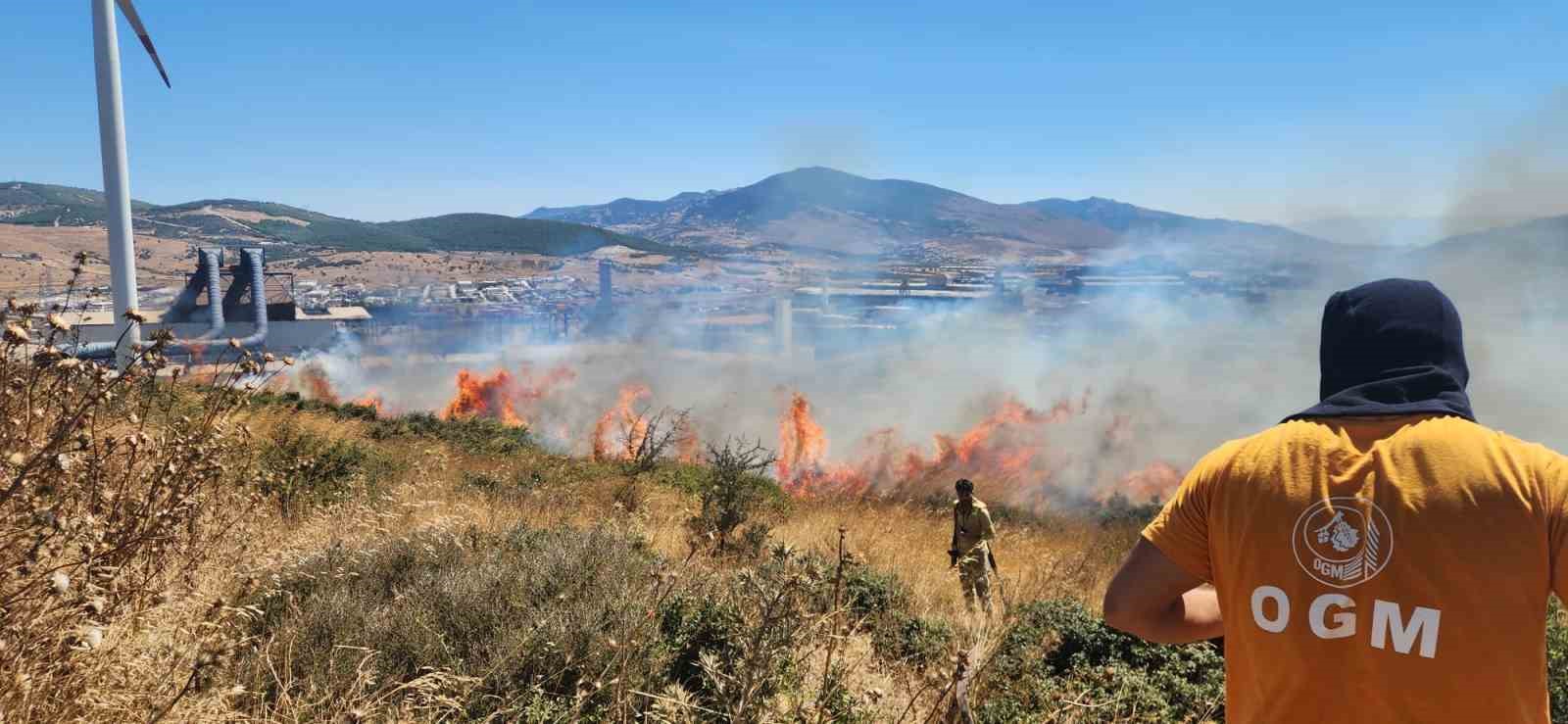İzmir Aliağa’da fabrikalar bölgesindeki yangın kontrol altına alındı
