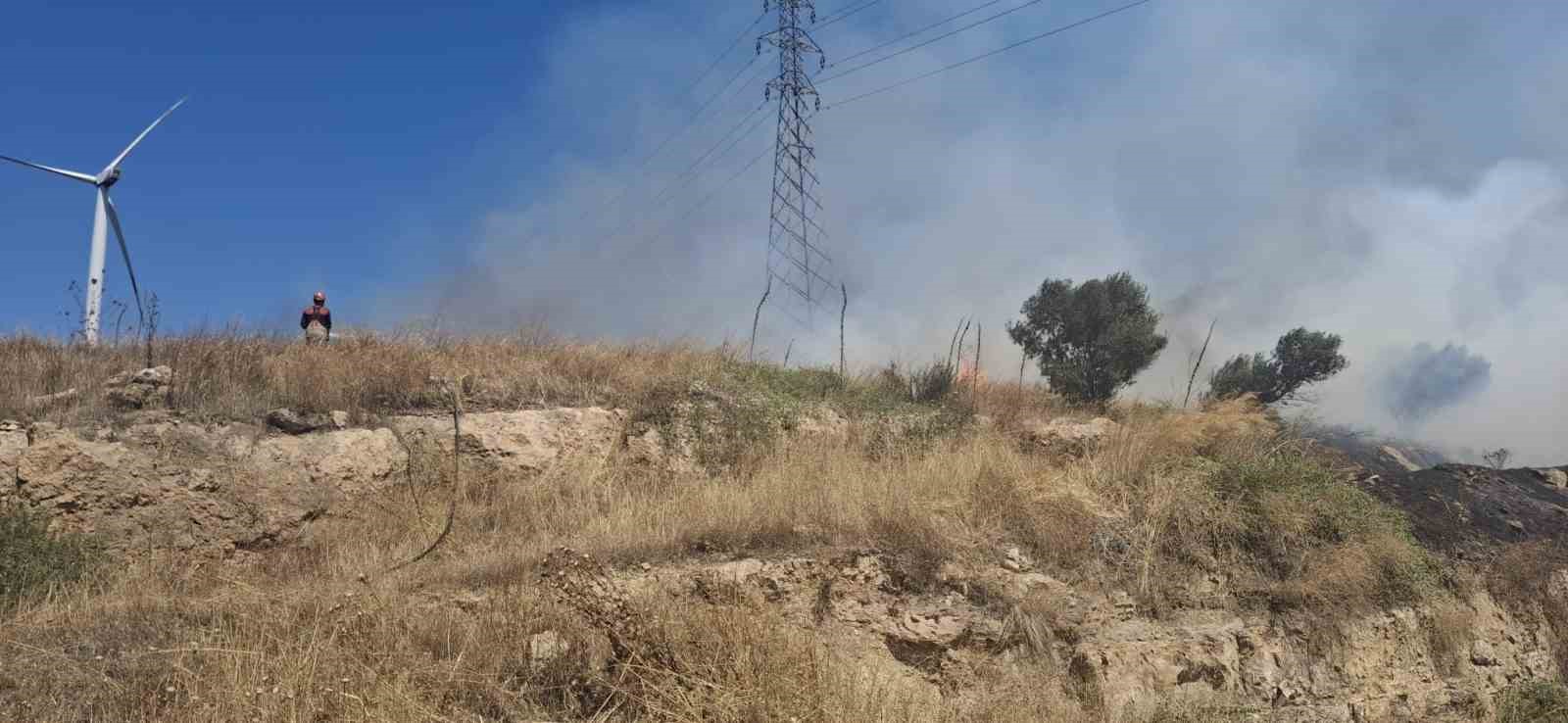 İzmir Aliağa’da fabrikalar bölgesindeki yangın kontrol altına alındı