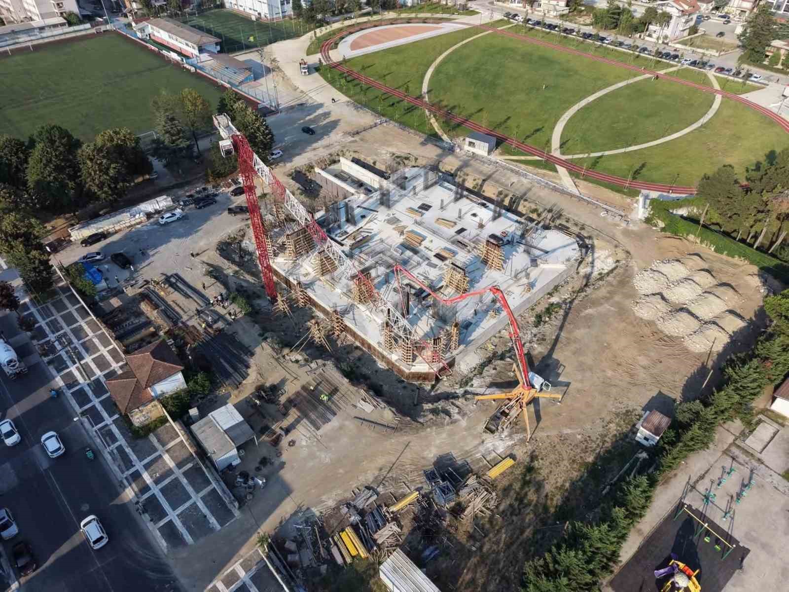 Cedidiye Kent Meydanı ve 19 Mayıs Spor Kampüsü inşaatında sona doğru