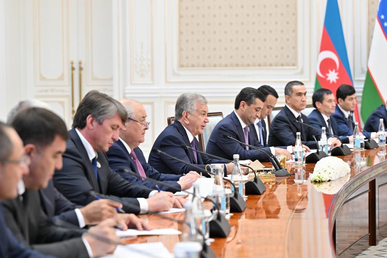 Azerbaycan Cumhurbaşkanı Aliyev, Özbekistan Devlet Başkanı Mirziyoyev ile bir araya geldi