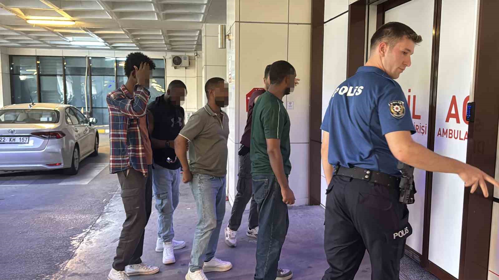 Edirne’de minibüste 19 kaçak göçmen yakalandı