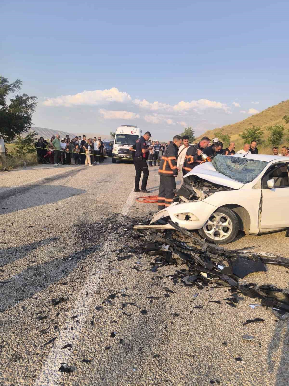 Çankırı’da iki otomobil çarpıştı: 1 ölü, 6 yaralı