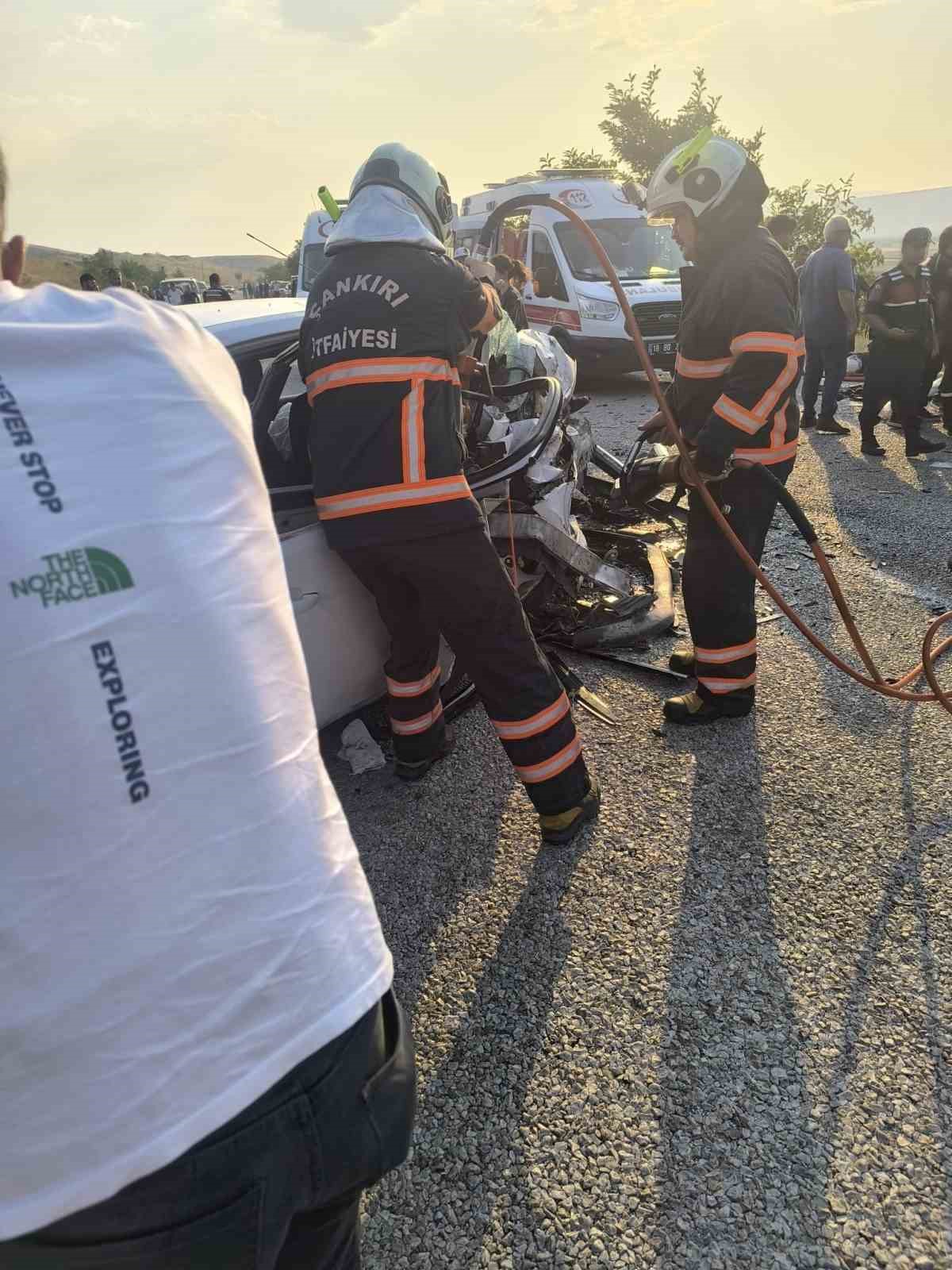 Çankırı’da iki otomobil çarpıştı: 1 ölü, 6 yaralı