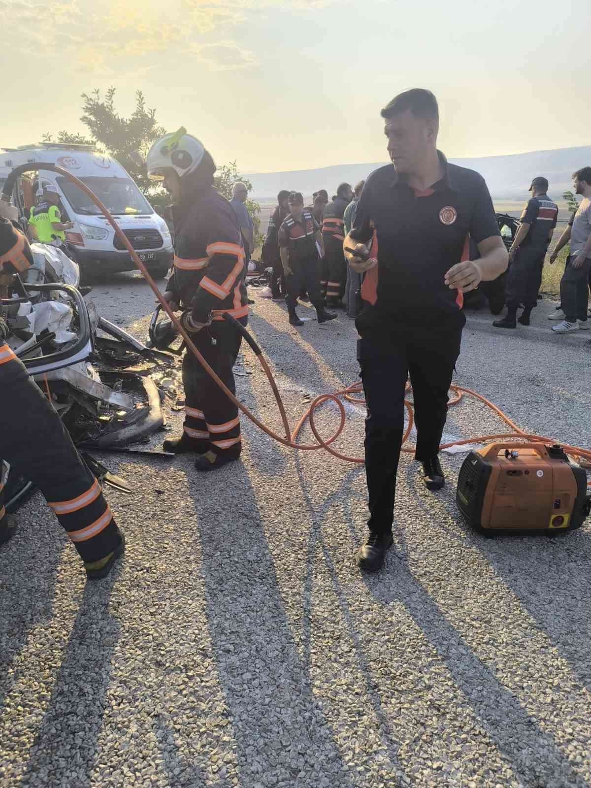 Çankırı’da iki otomobil çarpıştı: 1 ölü, 6 yaralı