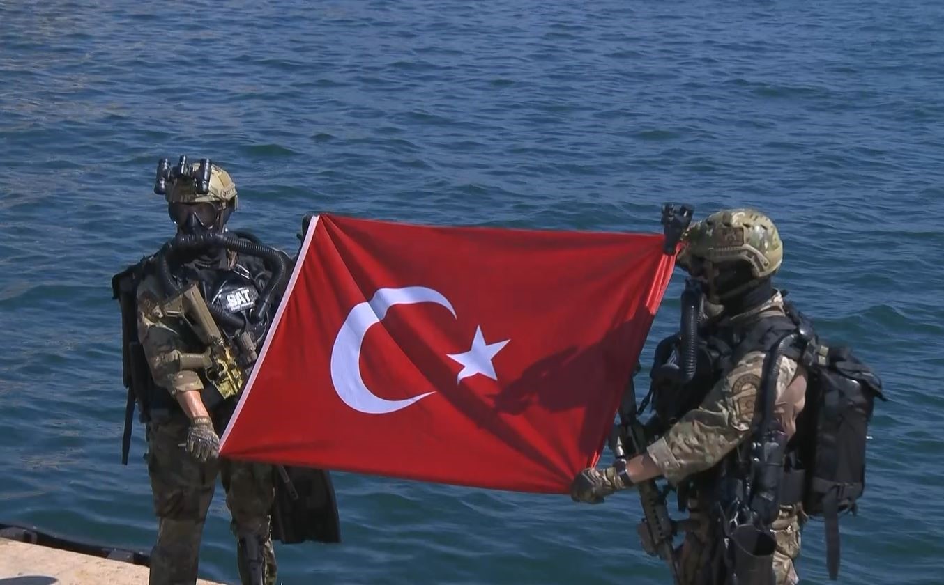 TEKNOFEST Mavi Vatan’da SAS ve SAT komandolarından nefes kesen gösteri