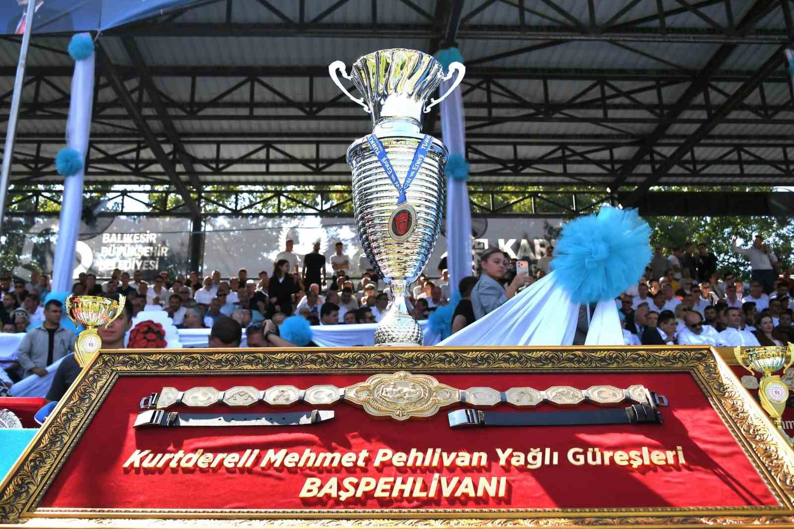 66. Geleneksel Kurtdereli Mehmet Pehlivan Yağlı Güreşleri’nde altın kemer Mustafa Taş’ın