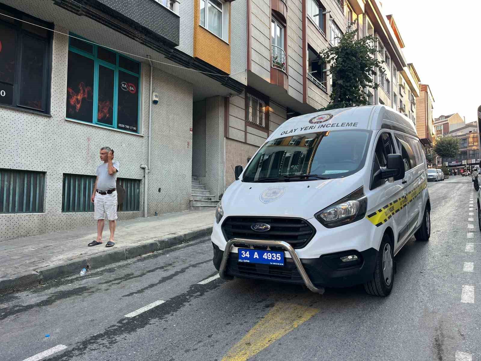 Gaziosmanpaşa’da çatı katında yangın: 1 ölü