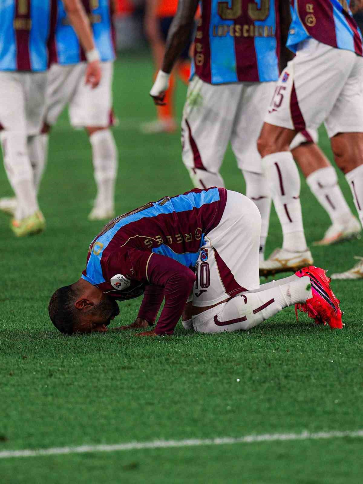 Trendyol Süper Lig: Trabzonspor: 1 - RAMS Başakşehir: 1 (İlk yarı)