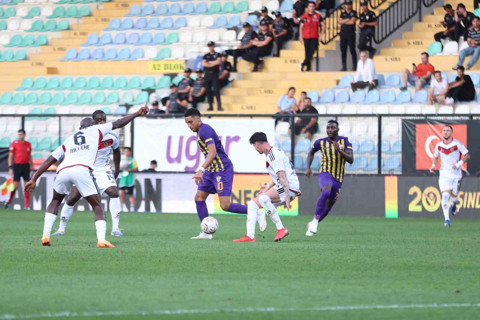 Trendyol Süper Lig: Eyüpspor: 0 - Gaziantep FK: 0 (İlk yarı)
