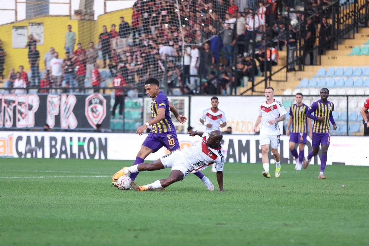 Trendyol Süper Lig: Eyüpspor: 0 - Gaziantep FK: 0 (İlk yarı)
