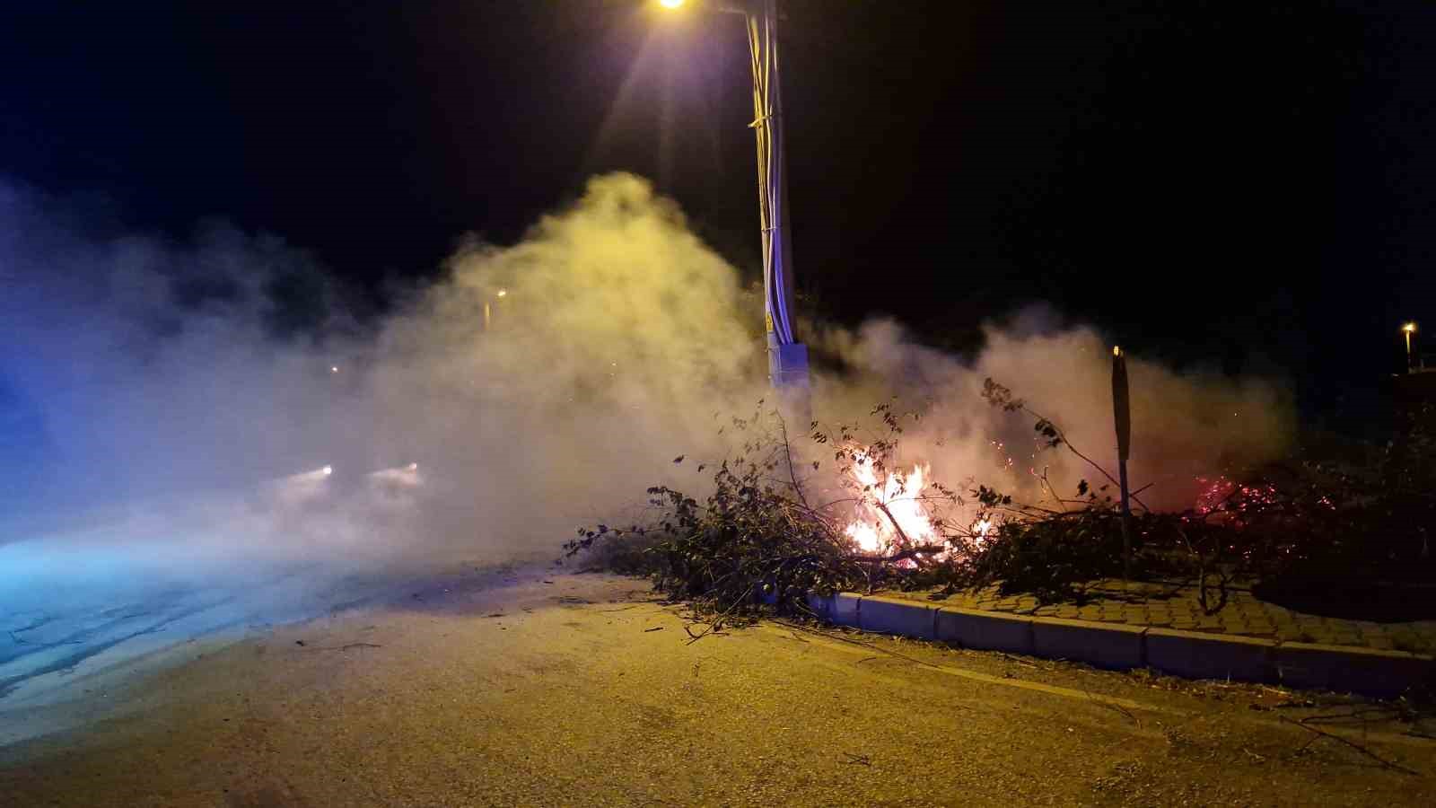 Alaca’da çıkan örtü yangını söndürüldü