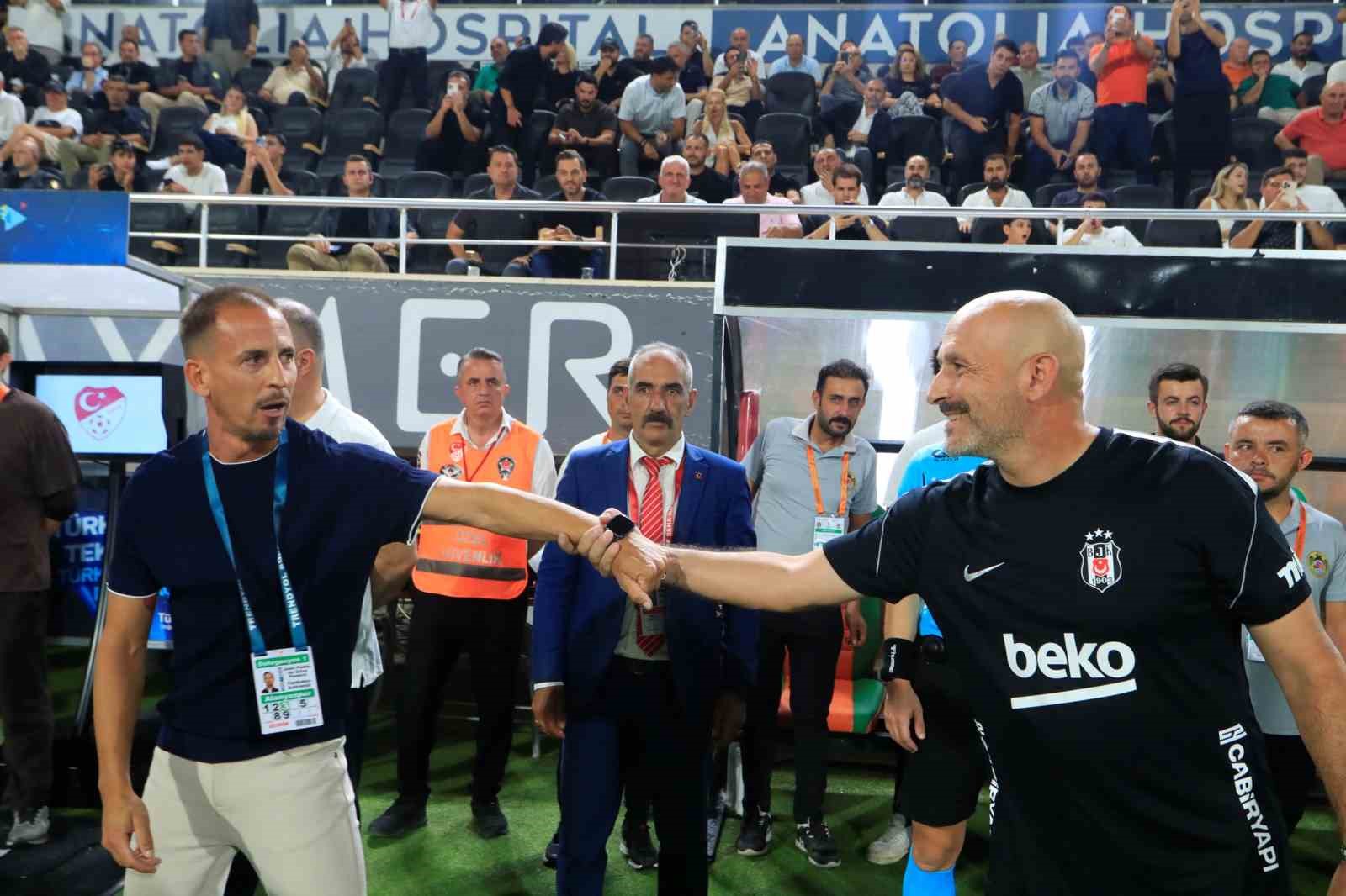 Trendyol Süper Lig: Corendon Alanyaspor: 0 - Beşiktaş: 0 (Maç devam ediyor)