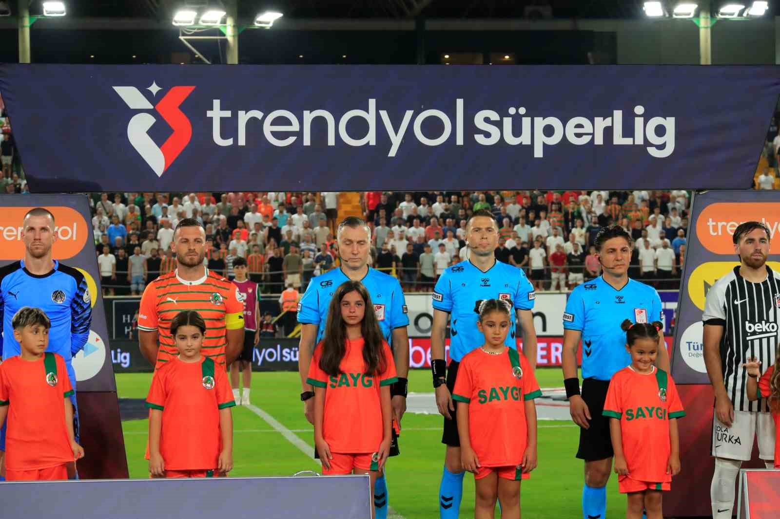 Trendyol Süper Lig: Corendon Alanyaspor: 0 - Beşiktaş: 0 (Maç devam ediyor)