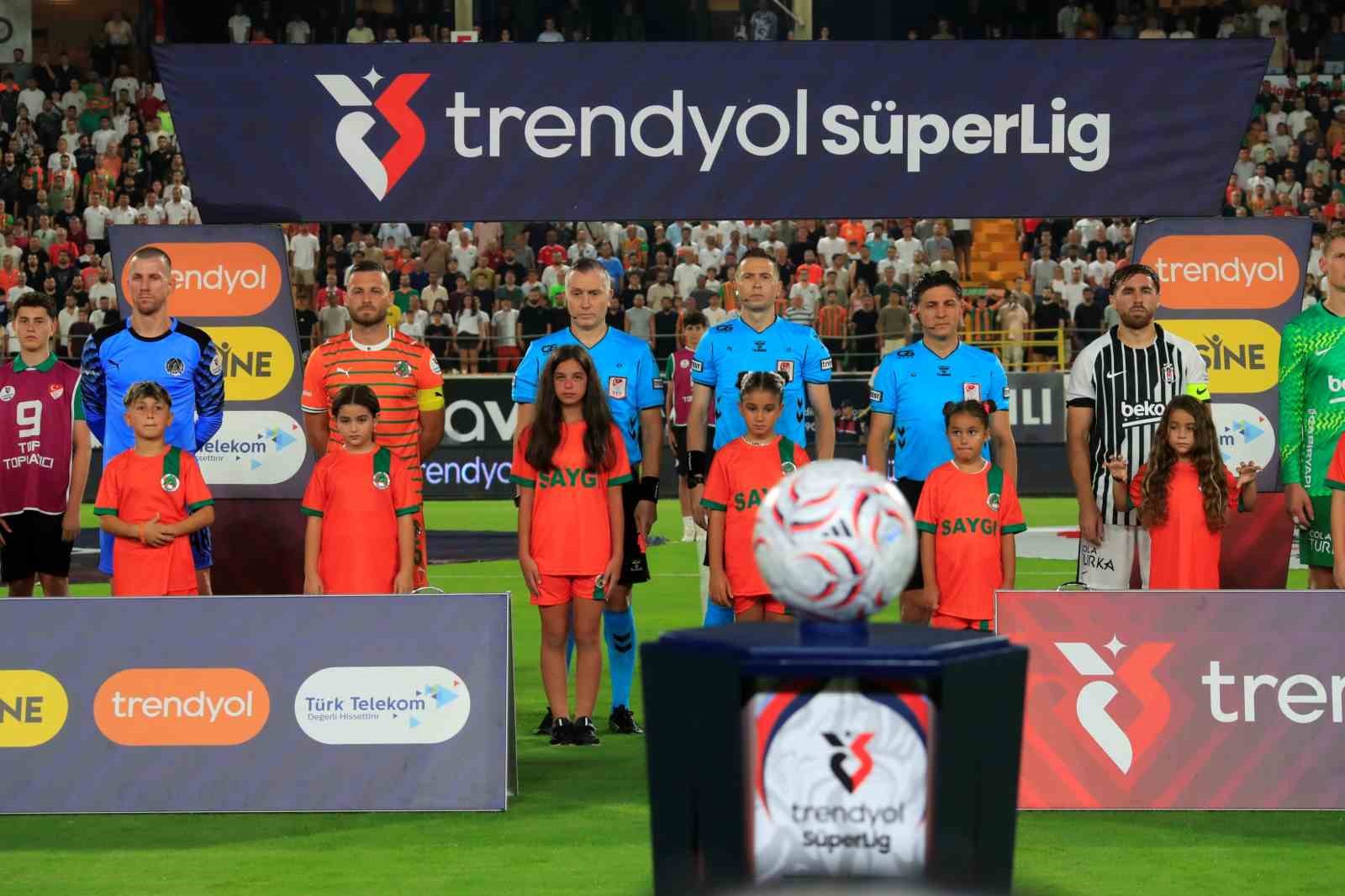 Trendyol Süper Lig: Corendon Alanyaspor: 0 - Beşiktaş: 0 (Maç devam ediyor)