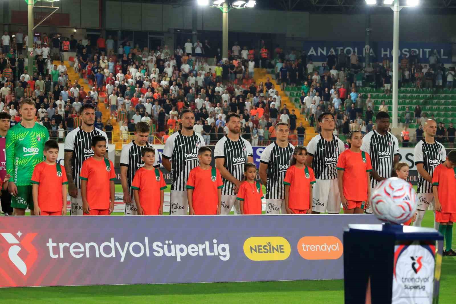 Trendyol Süper Lig: Corendon Alanyaspor: 0 - Beşiktaş: 0 (Maç devam ediyor)