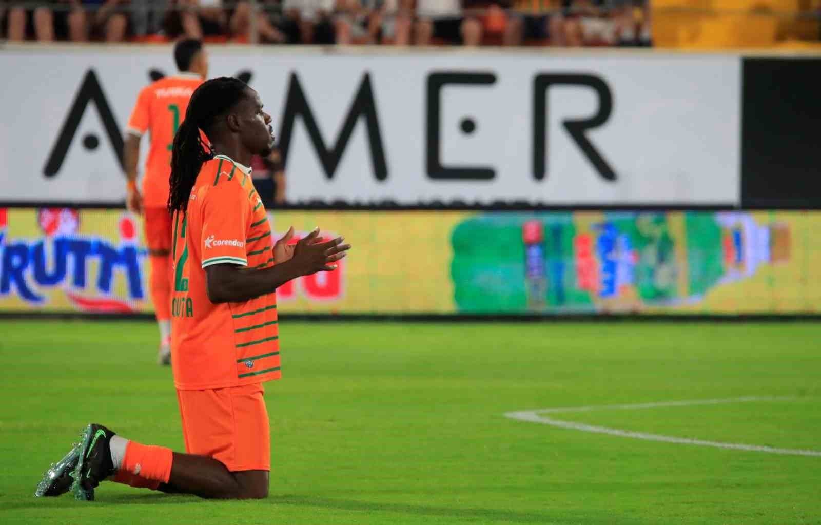Trendyol Süper Lig: Corendon Alanyaspor: 0 - Beşiktaş: 0 (Maç devam ediyor)