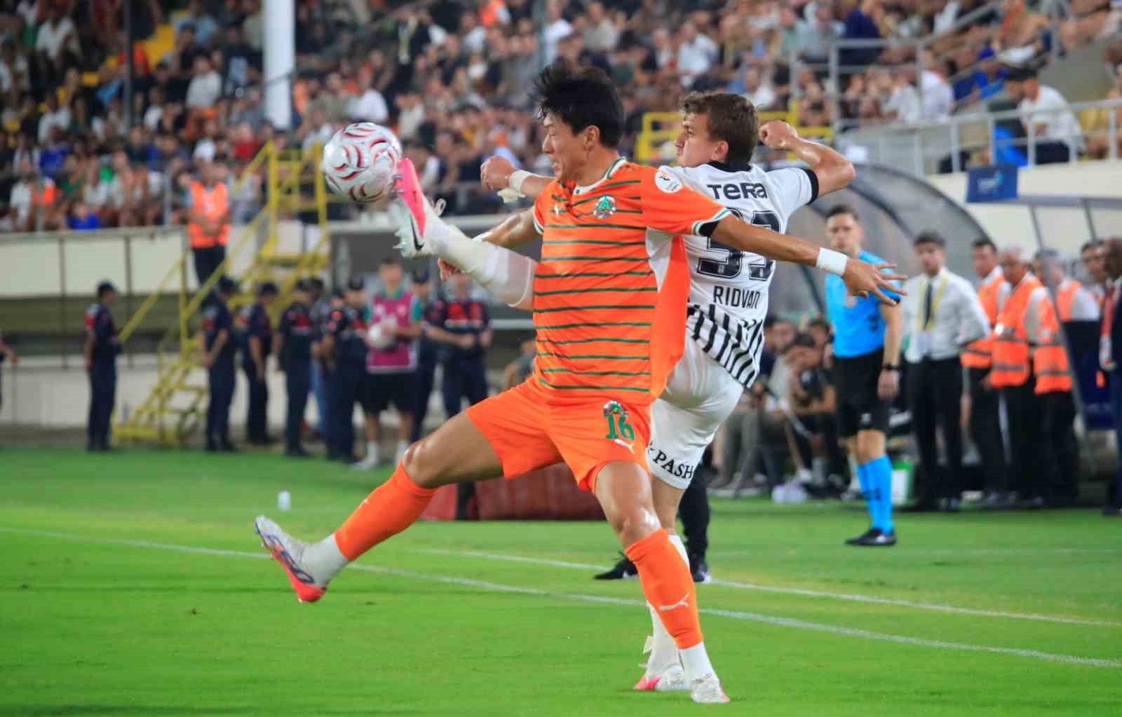 Trendyol Süper Lig: Corendon Alanyaspor: 0 - Beşiktaş: 0 (Maç devam ediyor)