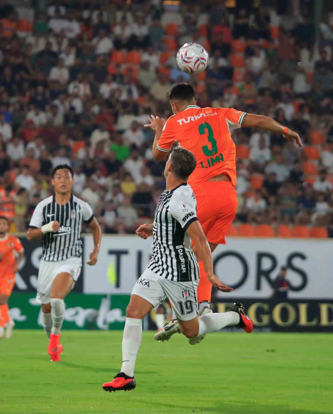 Trendyol Süper Lig: Corendon Alanyaspor: 0 - Beşiktaş: 0 (Maç devam ediyor)