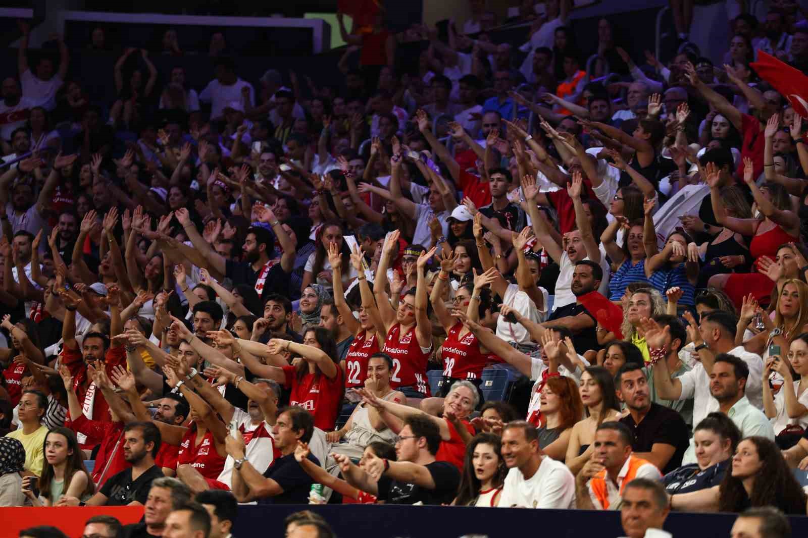 Milliler, CEV Avrupa Şampiyonası’nda 2’de 2 yaptı
