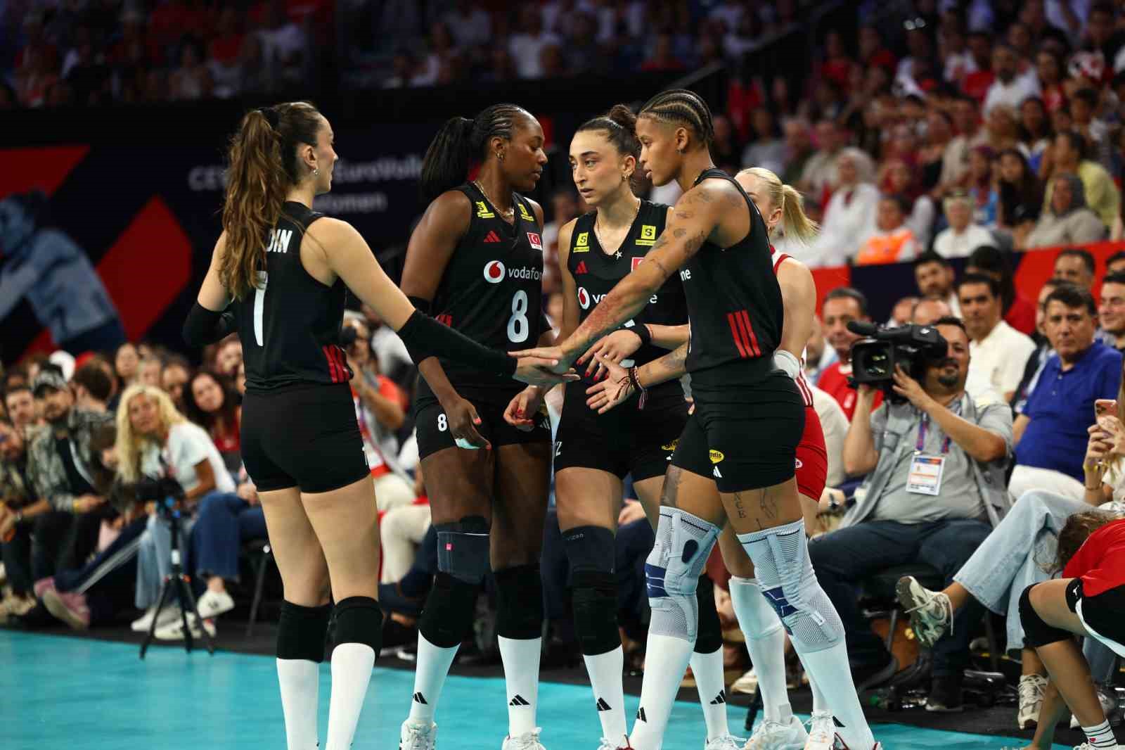 Milliler, CEV Avrupa Şampiyonası’nda 2’de 2 yaptı
