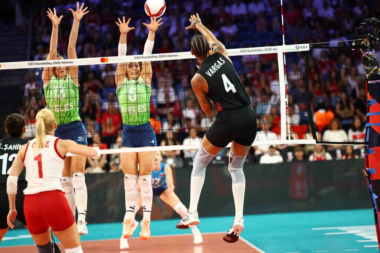 Milliler, CEV Avrupa Şampiyonası’nda 2’de 2 yaptı