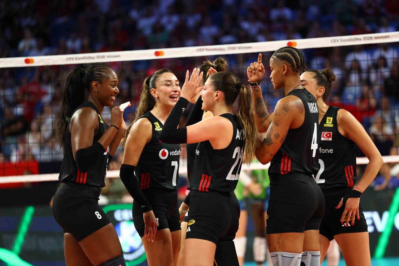 Milliler, CEV Avrupa Şampiyonası’nda 2’de 2 yaptı