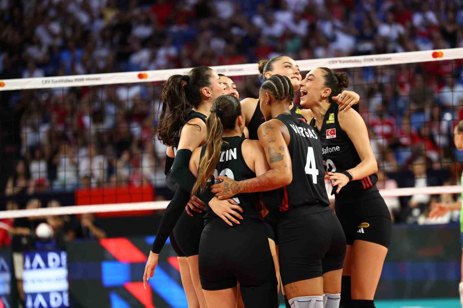 Milliler, CEV Avrupa Şampiyonası’nda 2’de 2 yaptı