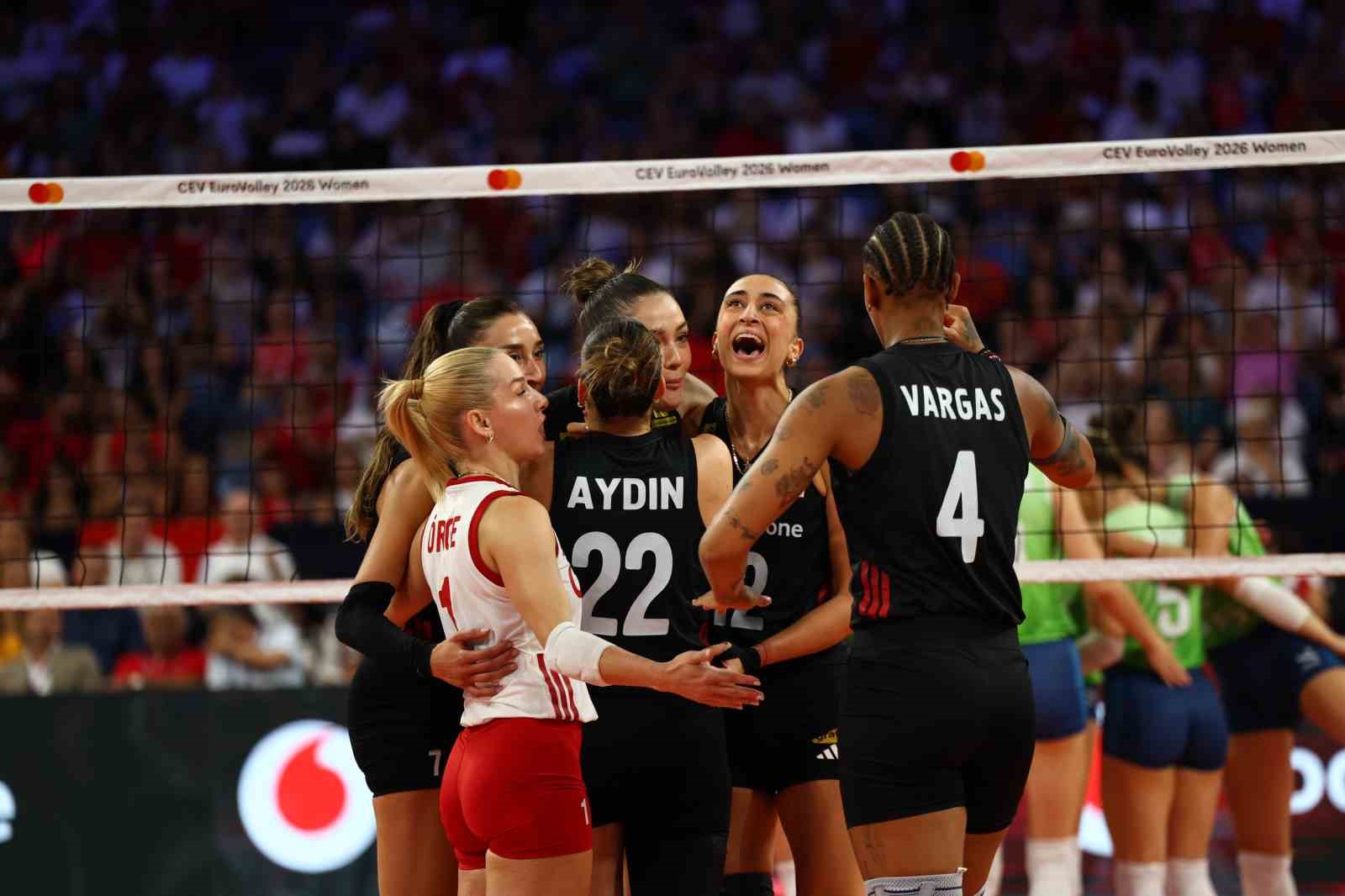Milliler, CEV Avrupa Şampiyonası’nda 2’de 2 yaptı
