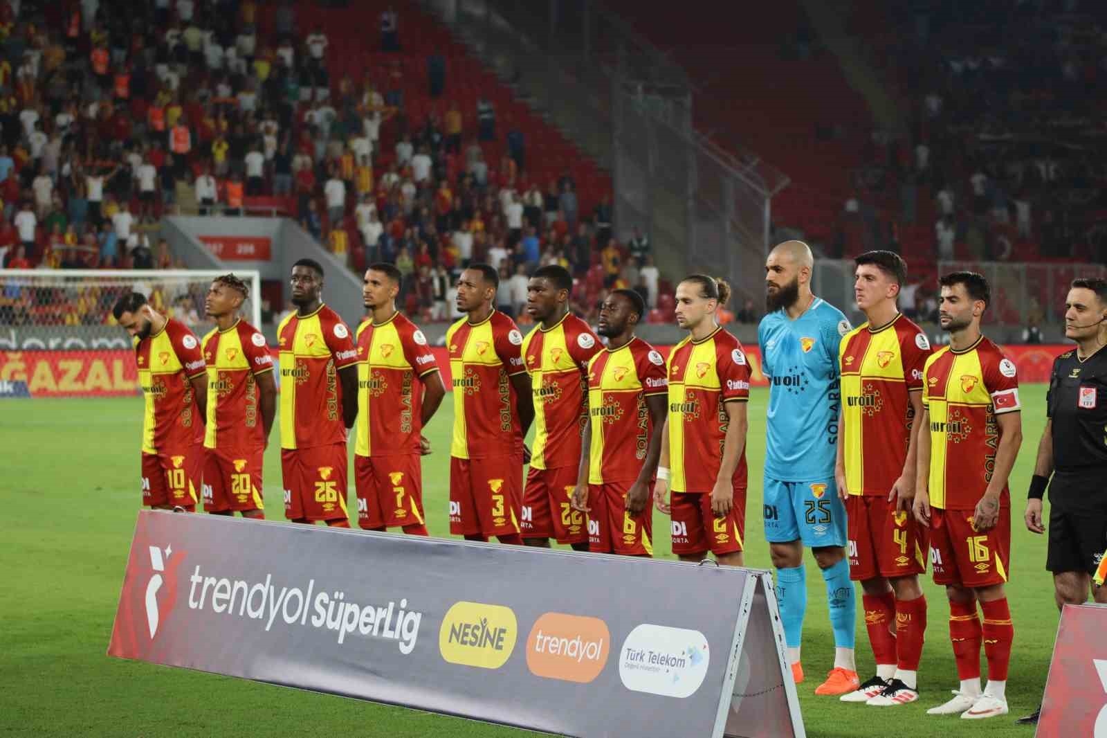 Trendyol Süper Lig: Göztepe: 0 - Gençlerbirliği: 0 (İlk Yarı)