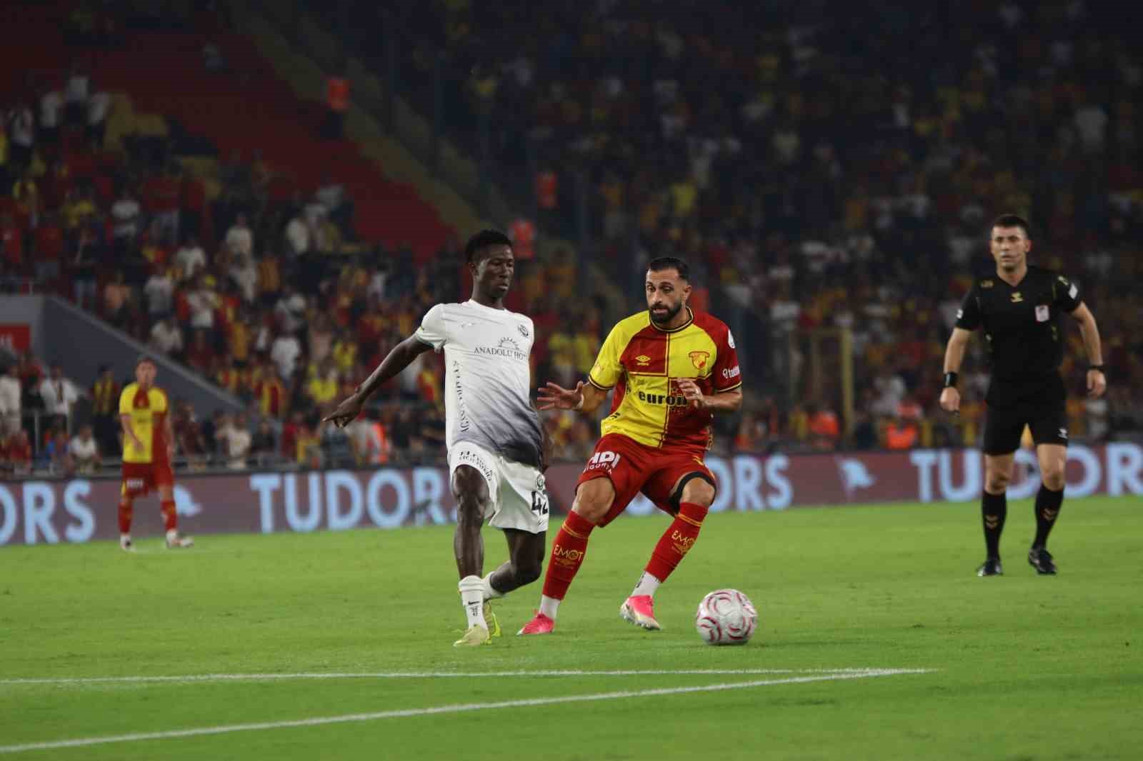 Trendyol Süper Lig: Göztepe: 0 - Gençlerbirliği: 0 (İlk Yarı)
