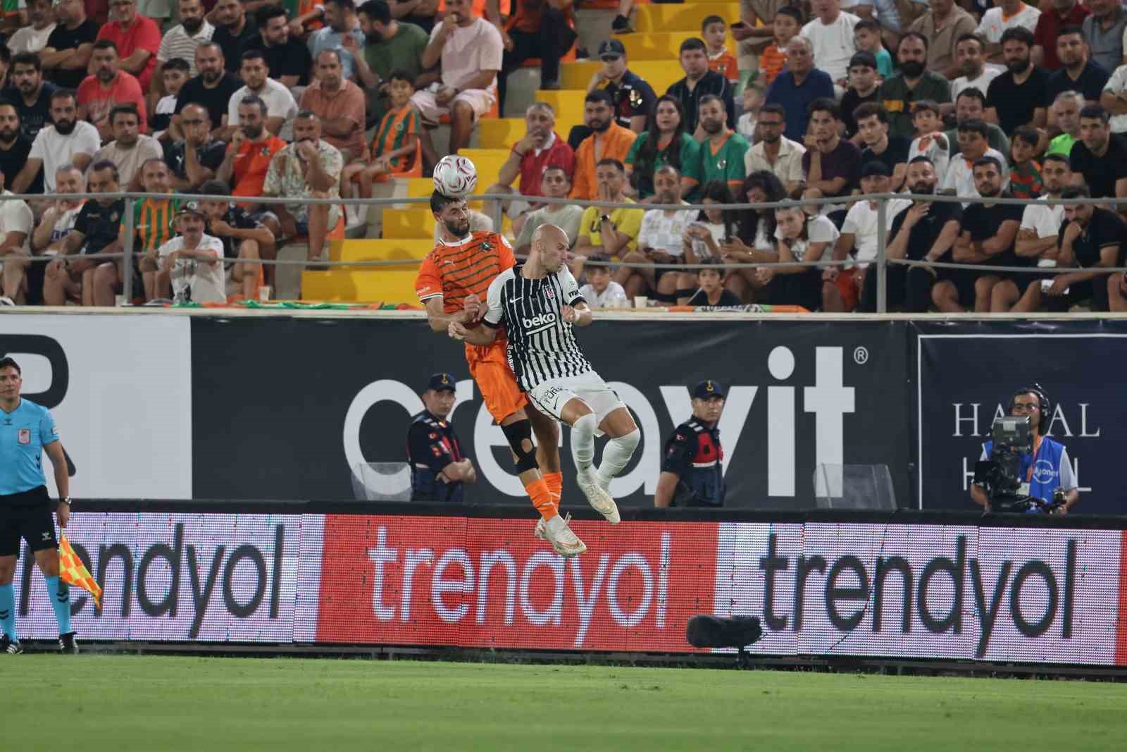 Trendyol Süper Lig: Corendon Alanyaspor: 0 - Beşiktaş: 0 (İlk yarı)