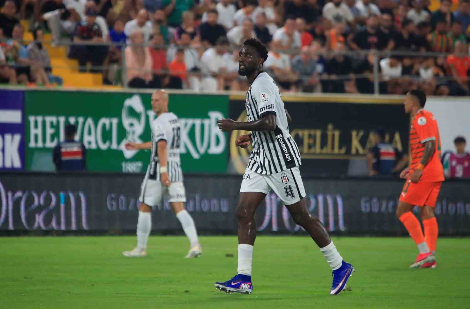Trendyol Süper Lig: Corendon Alanyaspor: 0 - Beşiktaş: 0 (İlk yarı)