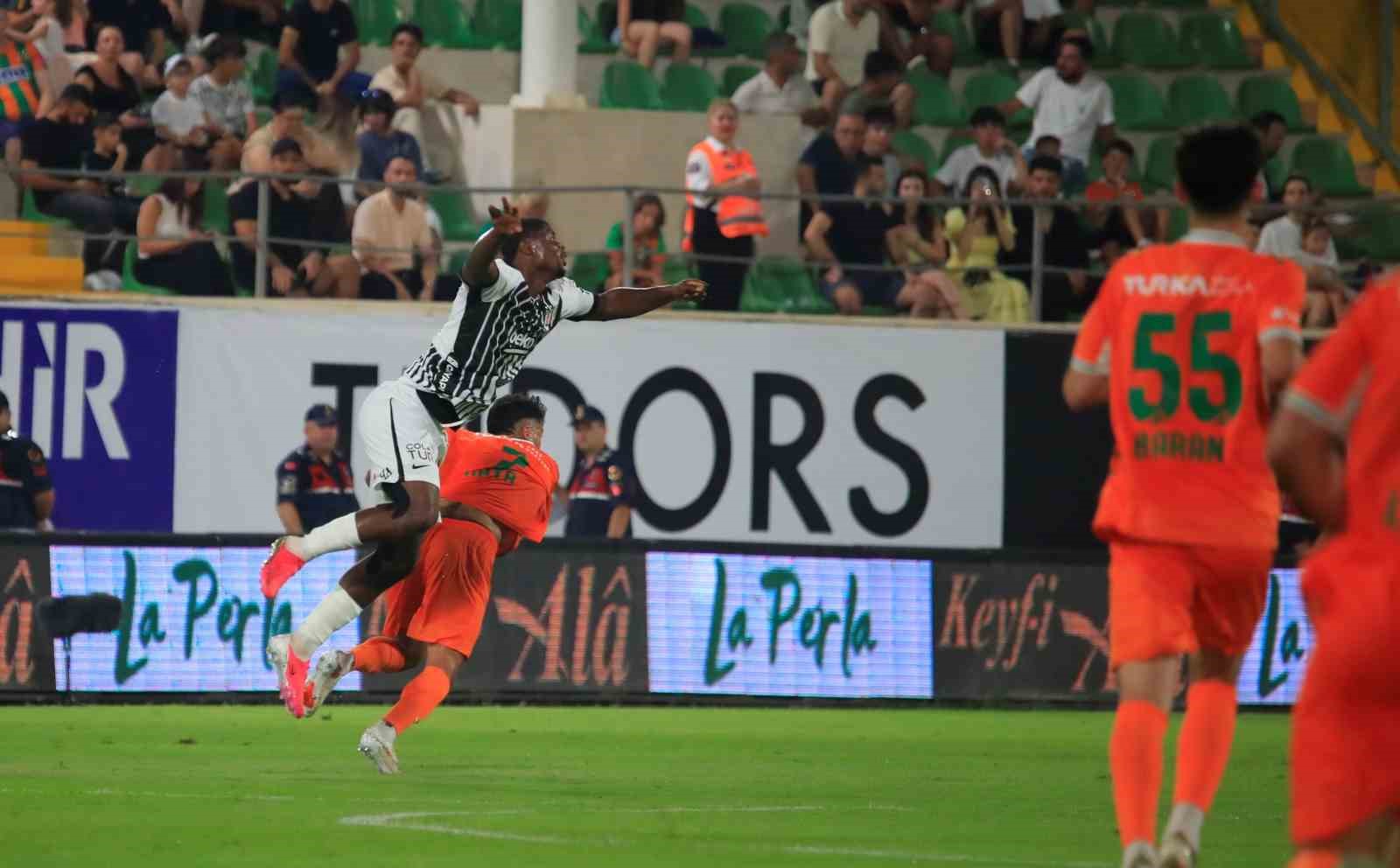 Trendyol Süper Lig: Corendon Alanyaspor: 0 - Beşiktaş: 0 (İlk yarı)